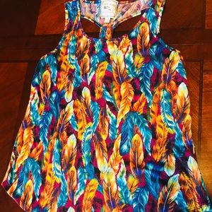 Women’s sleeveless racerback shirt